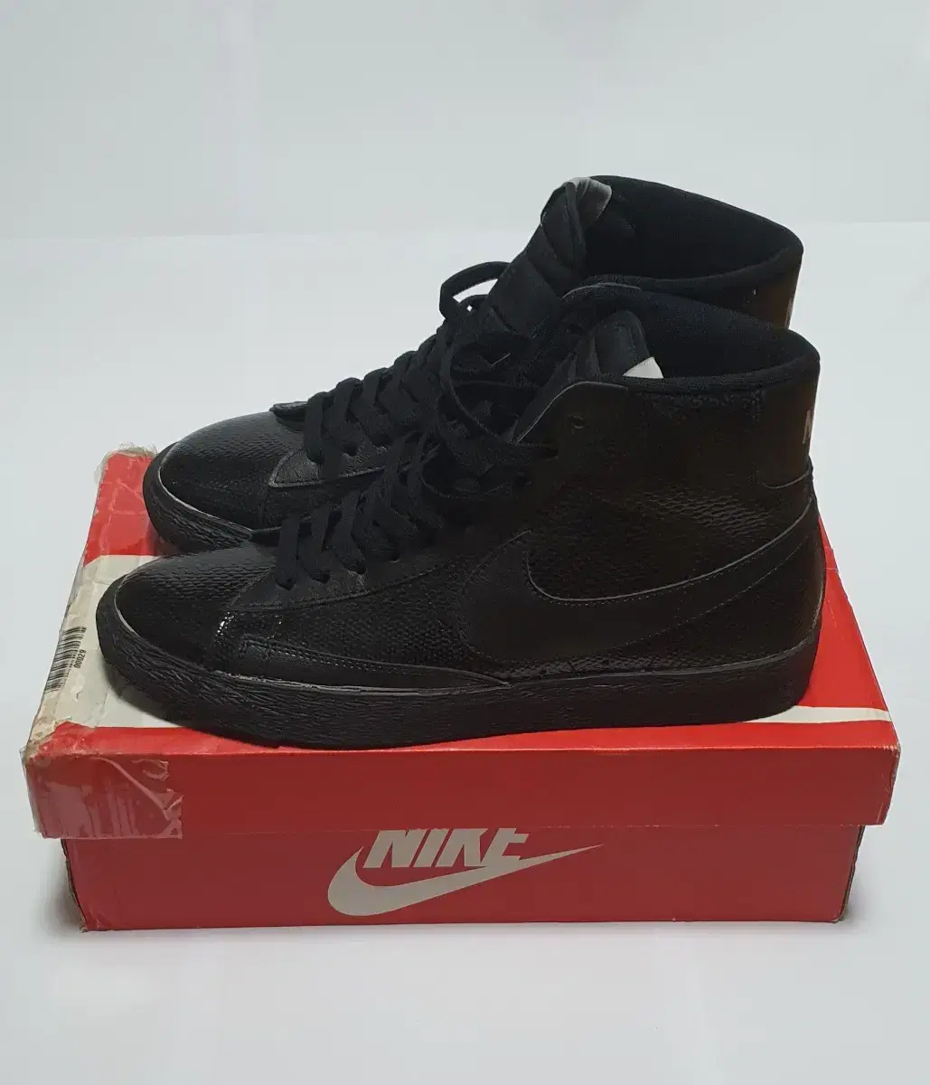 NIKE WOMENS BLAZER SNAKE 트리플 블랙 뱀피 무늬 TR